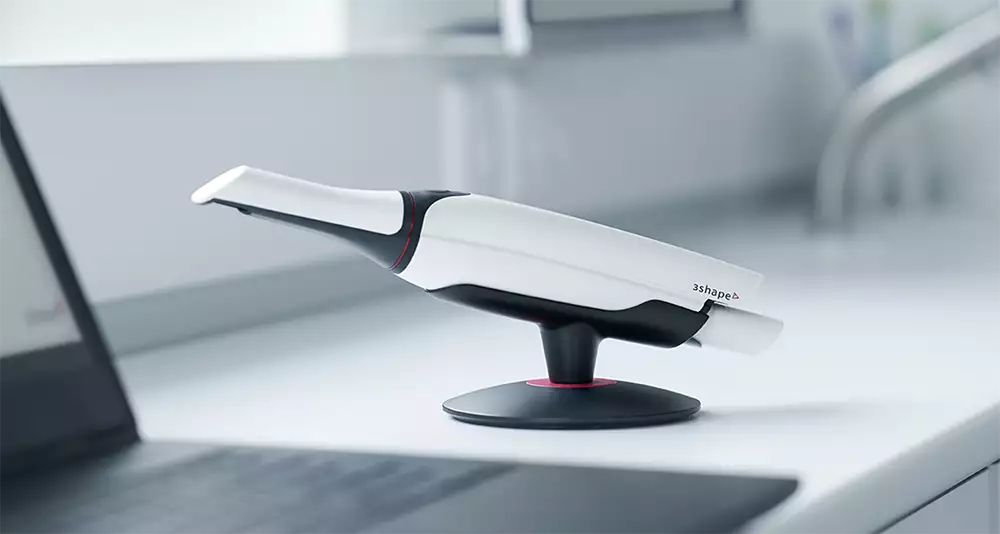 3Shape Intraoral Scanner Used For Digital Dental Imaging At élan Tulsa Cosmetic Dentistry In Tulsa, Oklahoma